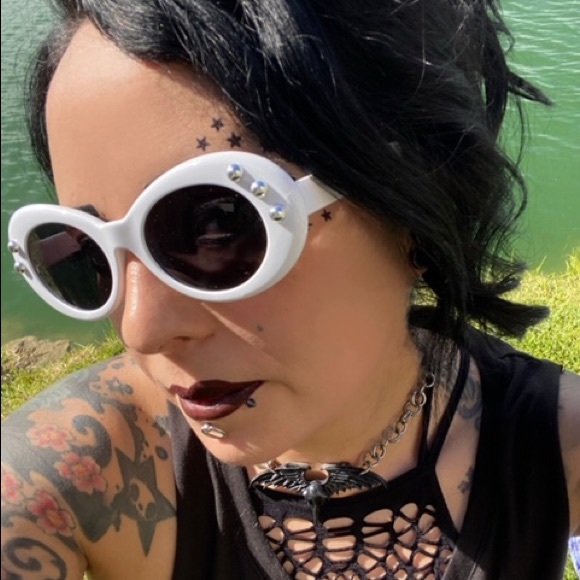 White sunglasses with studs handmade leather pouch - Picture 8 of 14